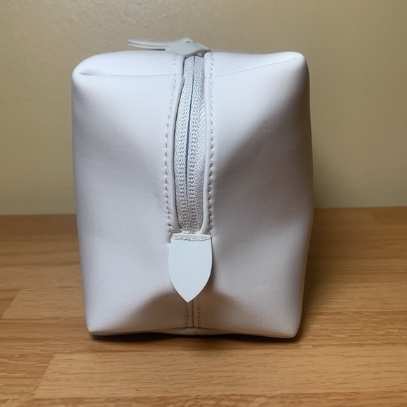 Burberry Cream Nude Logo Double Zipper Makeup Travel Toiletry Bag NEW - Picture 4 of 11